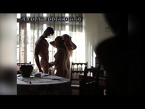 ❤️ دوستان سکس یک مرد غول پیکر و سه نفری را با او دعوت می کنند ❤️❌ فیلم لعنتی در fa.verhentai.ru ❌️