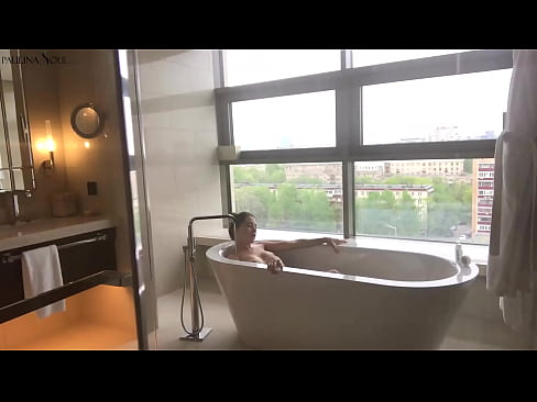 ❤️ عزیزم فوق العاده با شور و شوق بیدمشک خود را در حمام تکان می دهد ❤️❌ فیلم لعنتی در fa.verhentai.ru ❌️
